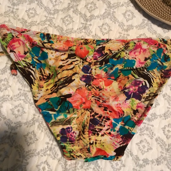 string bikini bottoms - Picture 3 of 8